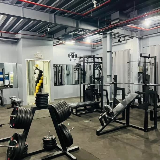 Free weights floor
